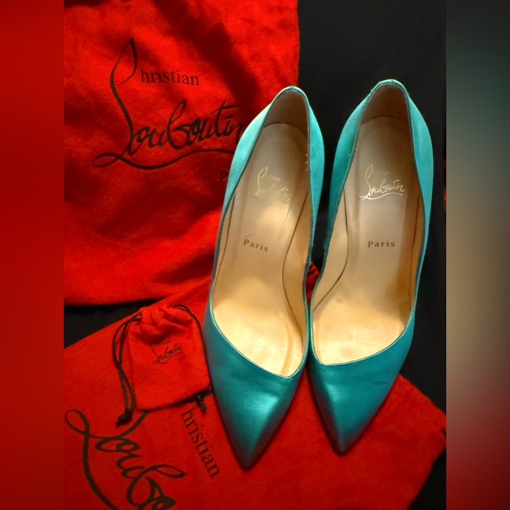 *EXTREMELY RARE* AUTHENTIC Christian Louboutin Turquoise Corneille Satin Pumps